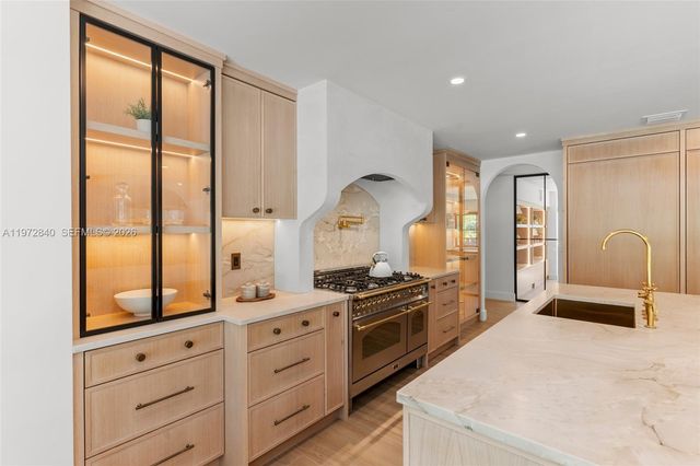 16889 SW 73rd Ct, Palmetto Bay, FL 33157