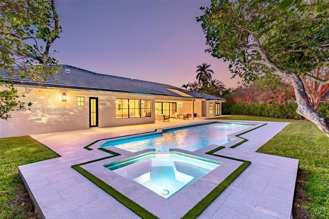 16889 SW 73rd Ct, Palmetto Bay, FL 33157