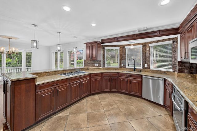 38808 Lancaster Drive, Farmington, MI 48331