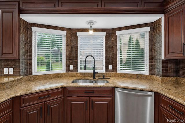38808 Lancaster Drive, Farmington, MI 48331