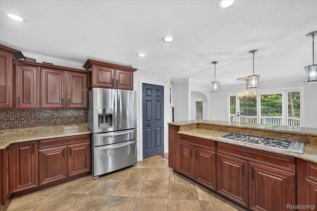 38808 Lancaster Drive, Farmington, MI 48331