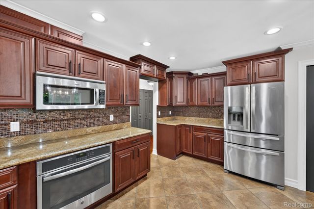 38808 Lancaster Drive, Farmington, MI 48331