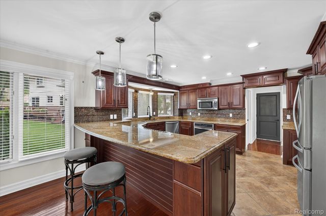 38808 Lancaster Drive, Farmington, MI 48331