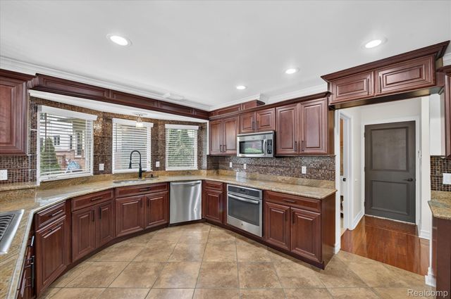 38808 Lancaster Drive, Farmington, MI 48331