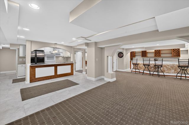 38808 Lancaster Drive, Farmington, MI 48331