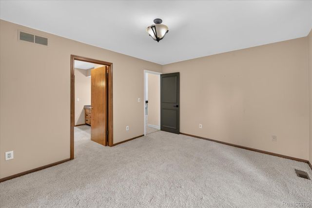 38808 Lancaster Drive, Farmington, MI 48331