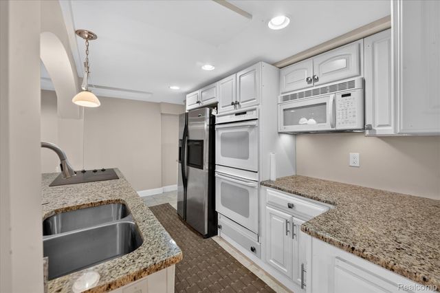 38808 Lancaster Drive, Farmington, MI 48331