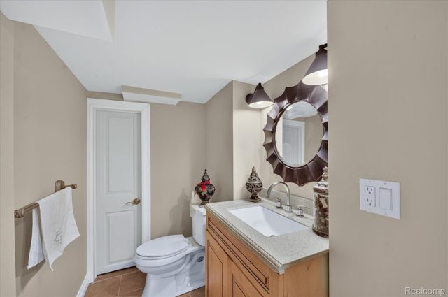 38808 Lancaster Drive, Farmington, MI 48331