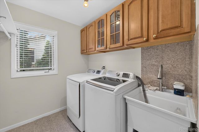 38808 Lancaster Drive, Farmington, MI 48331