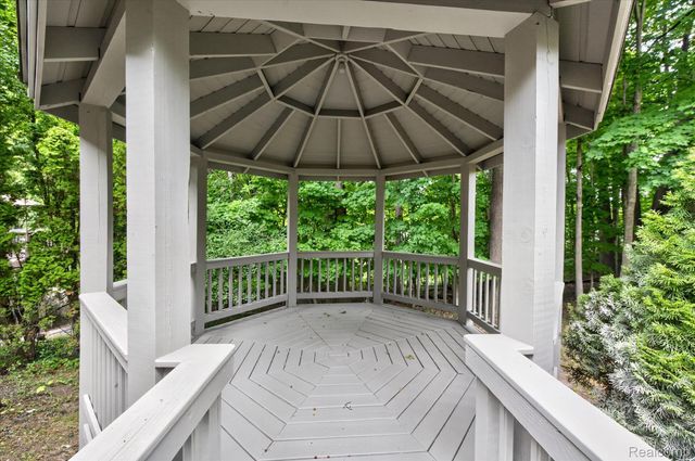 38808 Lancaster Drive, Farmington, MI 48331