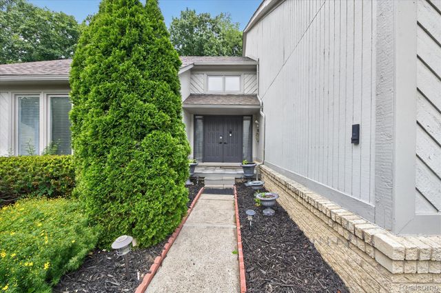 38808 Lancaster Drive, Farmington, MI 48331