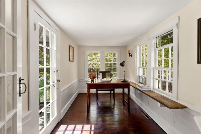 106 High St, Ipswich, MA 01938