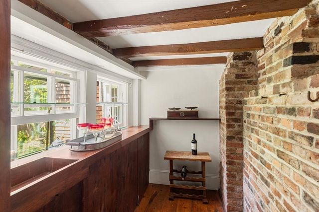 106 High St, Ipswich, MA 01938