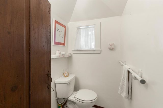 106 High St, Ipswich, MA 01938