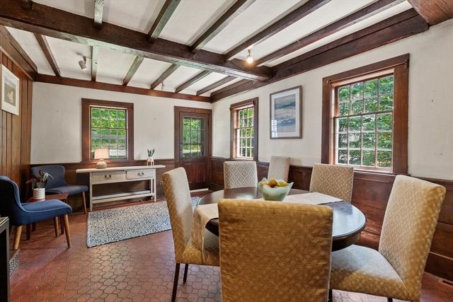 106 High St, Ipswich, MA 01938