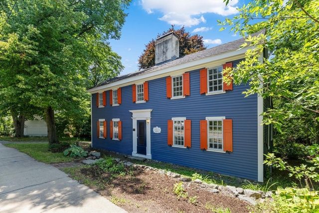 106 High St, Ipswich, MA 01938