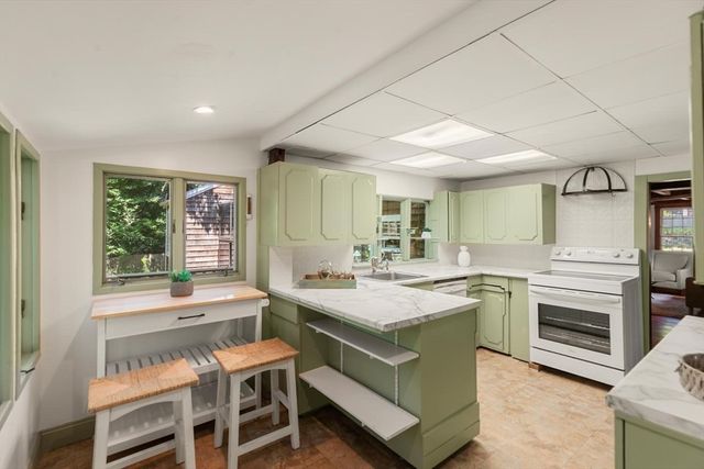 106 High St, Ipswich, MA 01938