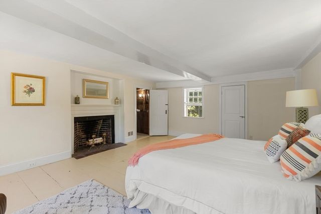 106 High St, Ipswich, MA 01938