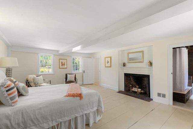 106 High St, Ipswich, MA 01938