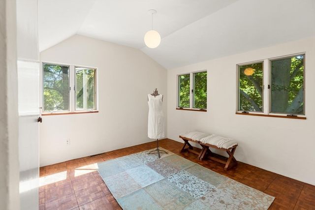 106 High St, Ipswich, MA 01938