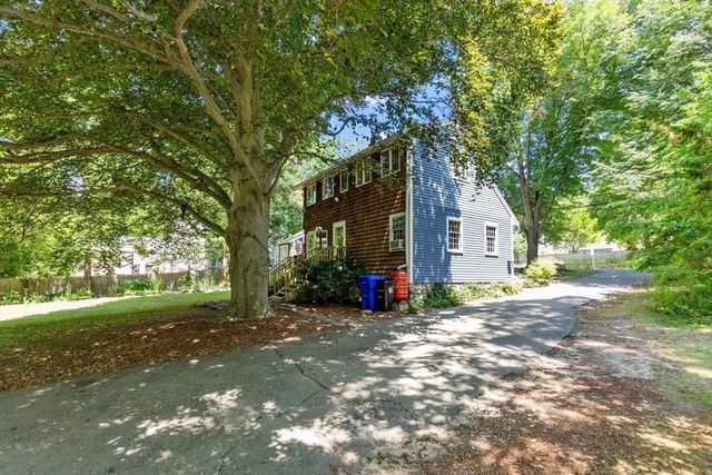 106 High St, Ipswich, MA 01938