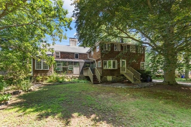 106 High St, Ipswich, MA 01938