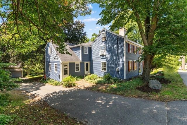 106 High St, Ipswich, MA 01938