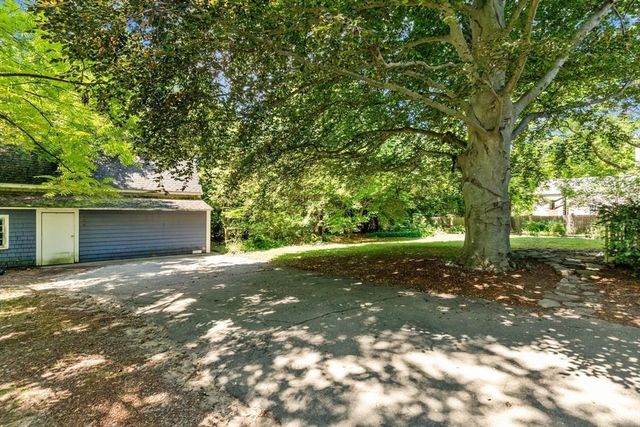 106 High St, Ipswich, MA 01938