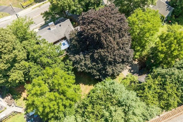106 High St, Ipswich, MA 01938