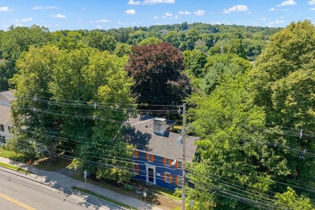 106 High St, Ipswich, MA 01938
