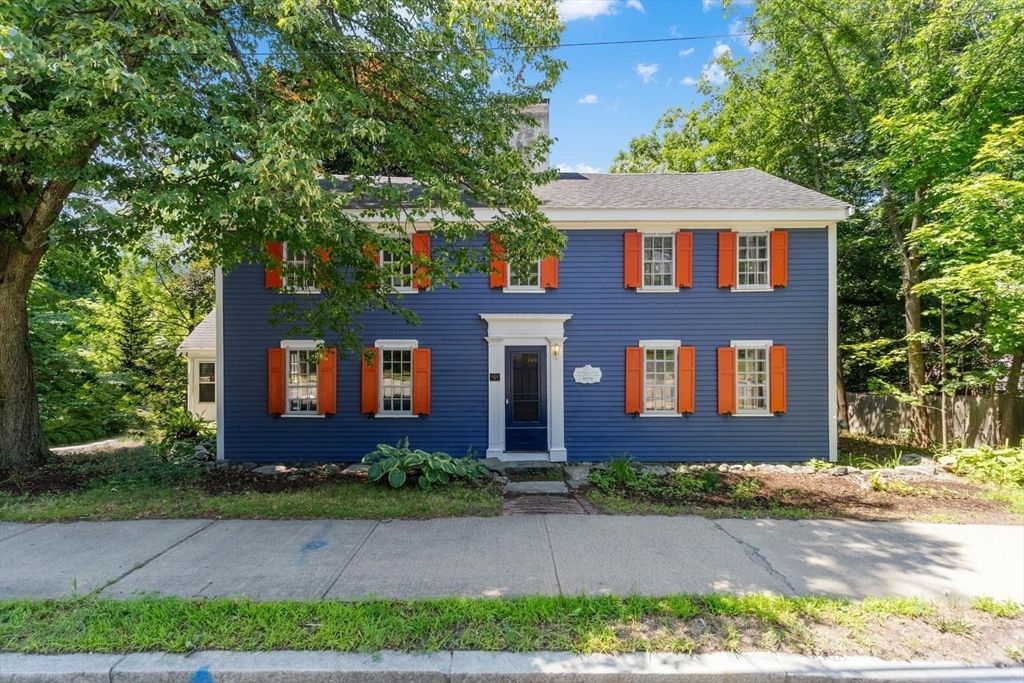 106 High St, Ipswich, MA 01938