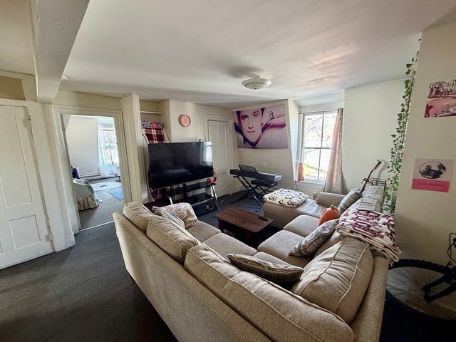 65 N Prospect St, Amherst, MA 01002