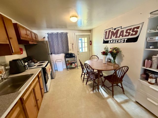 65 N Prospect St, Amherst, MA 01002