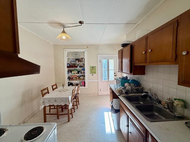 65 N Prospect St, Amherst, MA 01002