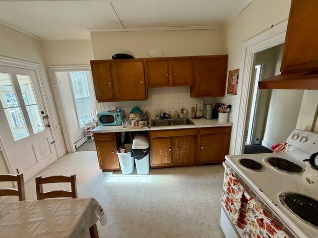 65 N Prospect St, Amherst, MA 01002