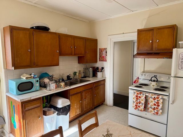 65 N Prospect St, Amherst, MA 01002