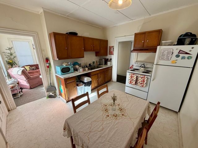 65 N Prospect St, Amherst, MA 01002