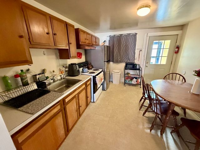 65 N Prospect St, Amherst, MA 01002