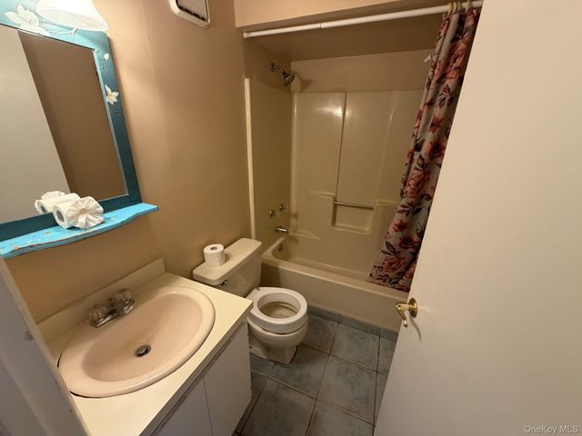 725 Miller Avenue 221, Freeport, NY 11520