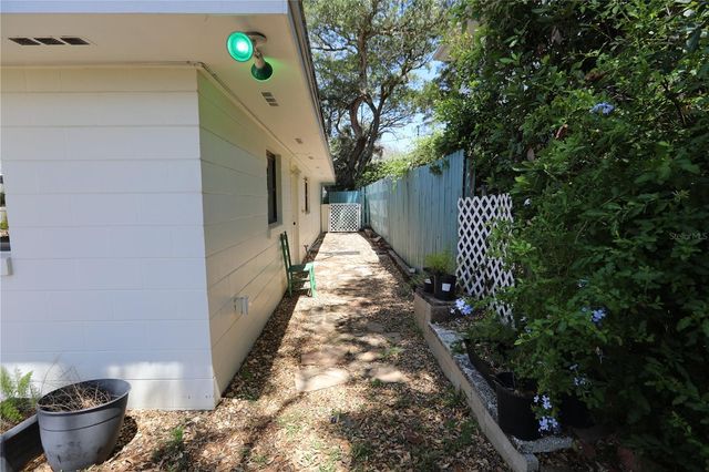 825 E 23RD AVENUE, New Smyrna Beach, FL 32169