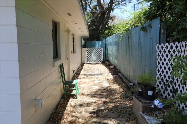 825 E 23RD AVENUE, New Smyrna Beach, FL 32169