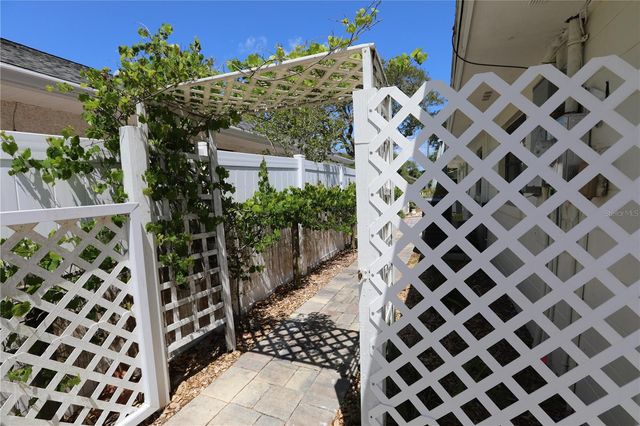 825 E 23RD AVENUE, New Smyrna Beach, FL 32169