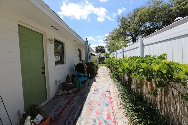 825 E 23RD AVENUE, New Smyrna Beach, FL 32169