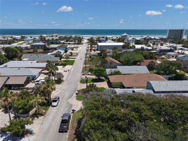 825 E 23RD AVENUE, New Smyrna Beach, FL 32169