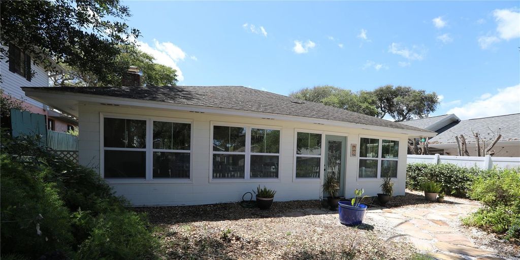 825 E 23RD AVENUE, New Smyrna Beach, FL 32169