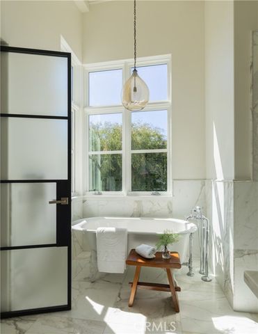 2217 Laurel Place, Newport Beach, CA 92663