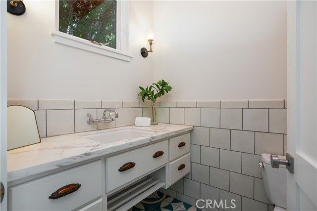 2217 Laurel Place, Newport Beach, CA 92663