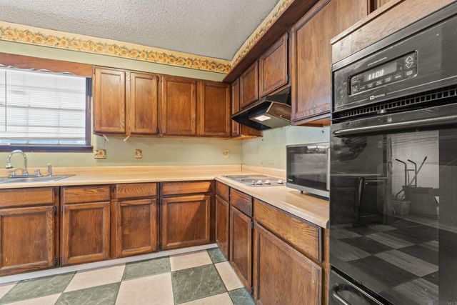 1054 Barkley Dr, Baton Rouge, LA 70810