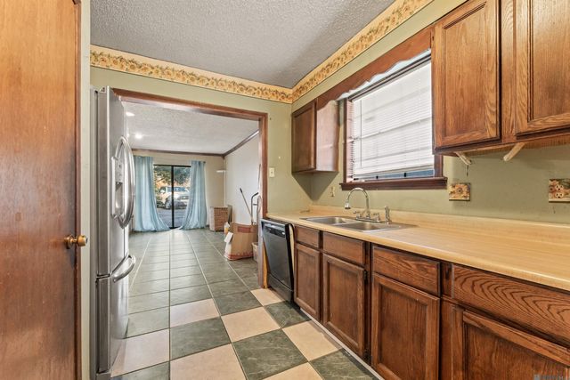 1054 Barkley Dr, Baton Rouge, LA 70810