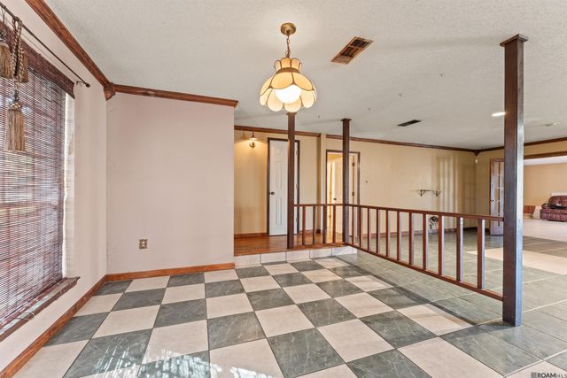 1054 Barkley Dr, Baton Rouge, LA 70810